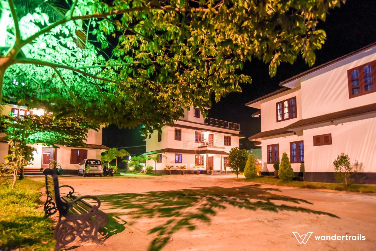 Three Roots Holiday Home Resort Sultan Bathery Exterior foto